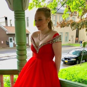 Meet your Posher, Emma